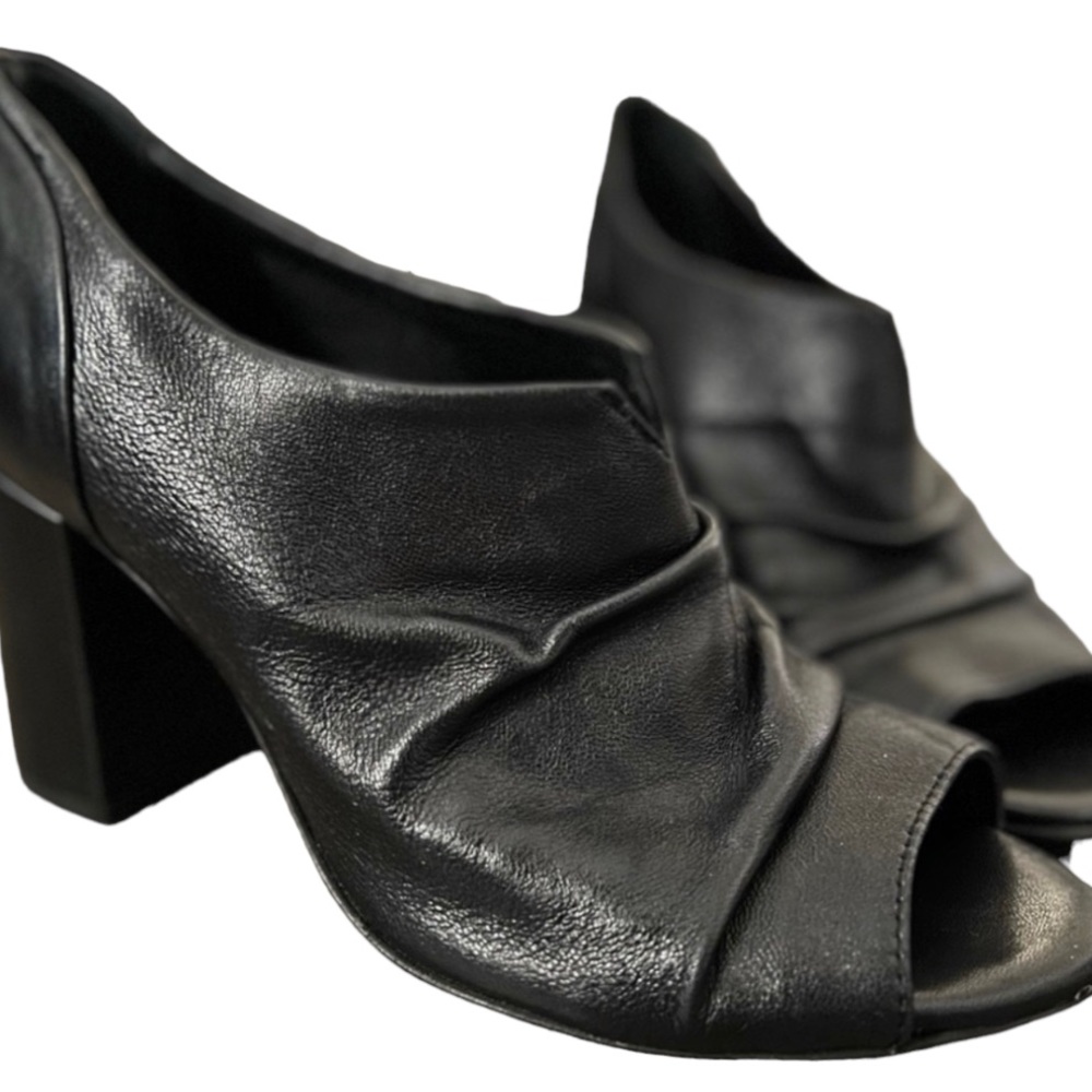 Adele Altman heel
